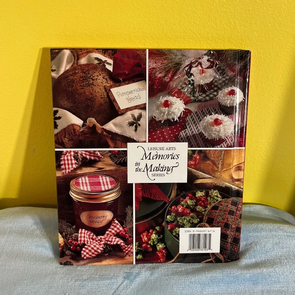 Quick & Tasty Christmas Gifts Hardcover Cookbook- LIKE NEW